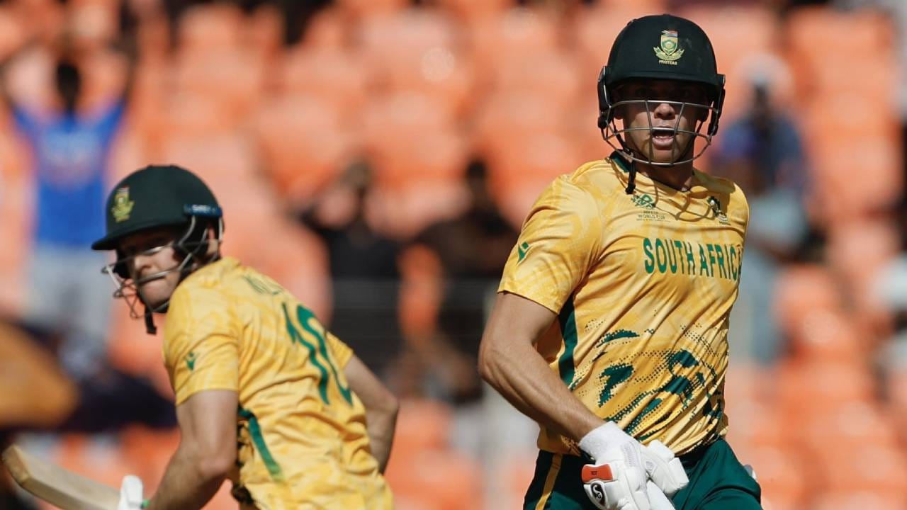 दक्षिण अफ्रिकेची या स्पर्धेतील कामगिरी जबरदस्त राहिली आहे. आता भारताचं आव्हान असून विजयी घोडदौड कायम ठेवतात की नाही हे पाहणं औत्सुक्याचं ठरणार आहे. आफ्रिकन संघ आता सुपर ८ मध्ये भारत, वेस्ट इंडिज आणि झिम्बाब्वेचा सामना करेल. (Photo: Proteas Men Twitter)