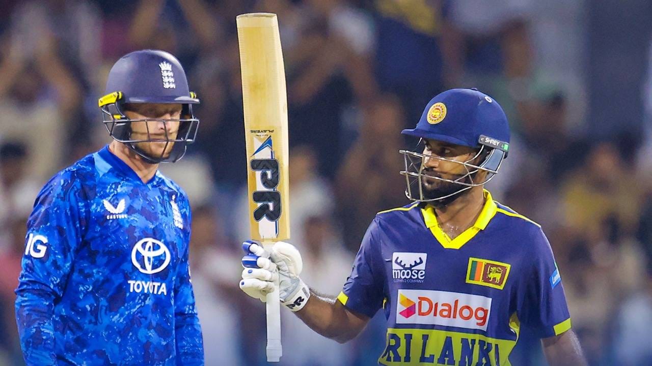 टी20 वर्ल्डकप स्पर्धेत श्रीलंकेचं नाणं खणखणीत वाजलं आहे. श्रीलंकेची विजयी टक्केवारी 61.1 टक्के आहे. या स्पर्धेत 33 विजय मिळवले आहे. तिसऱ्या स्थानावर 32 विजयासह दक्षिण अफ्रिकेचा संघ आहे. तर ऑस्ट्रेलियाने 30 सामने जिंकले असून चौथ्या स्थानावर आहे.  ऑस्ट्रेलिया आणि दक्षिण अफ्रिकेची विजयी टक्केवारी 63 टक्के आहे. (Photo: Srilanka Cricket Twitter)