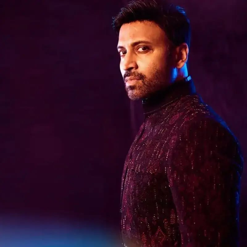  सुमंत : मृणाल ठाकूर आणि तेलुगू अभिनेता सुमंत यांच्या व्हायरल झालेल्या एका फोटोमुळे त्यांच्या डेटिंगच्या अफवा पसरल्या. दोघांपैकी कोणीही या नात्याला दुजोरा दिला नाही. 