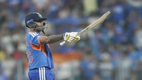 सूर्याची घरच्या मैदानात विक्रमी खेळी, यूएसएसमोर 162 धावांचं आव्हान.