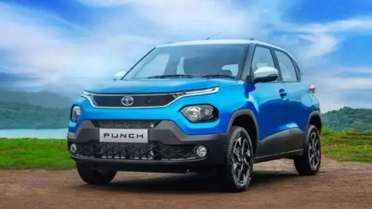 दिवसभर राबराब राबणाऱ्या प्रत्येक चाकरमान्याला आपल्या घरापुढे एक सुंदर आणि मस्त कार उभी असावी असे वाटते. कारमध्ये बसून संपूर्ण कुटुंबाला मस्तपैकी फिरायला न्यावं, असंही अनेकांचं स्वप्न आहे. परंतु काही कार फारच महाग असतात. म्हणूनच अनेकांचे हे स्वप्न आजही अधुरेच आहे. 