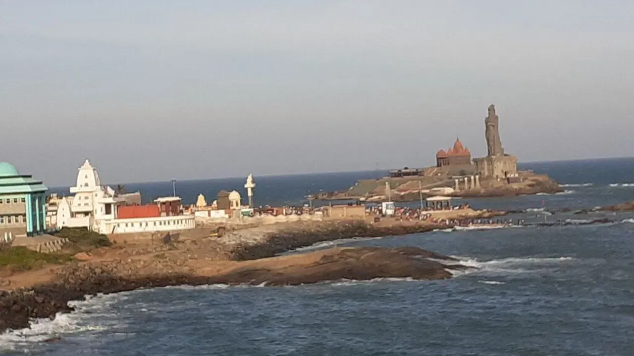 हिंदी महासागराचे महत्त्व: राज्याचा दक्षिण भाग हिंदी महासागराशी जोडलेला आहे. प्राचीन काळापासून या मार्गाचा वापर श्रीलंका आणि दक्षिण-पूर्व आशियाई देशांशी व्यापार करण्यासाठी केला जात असे.