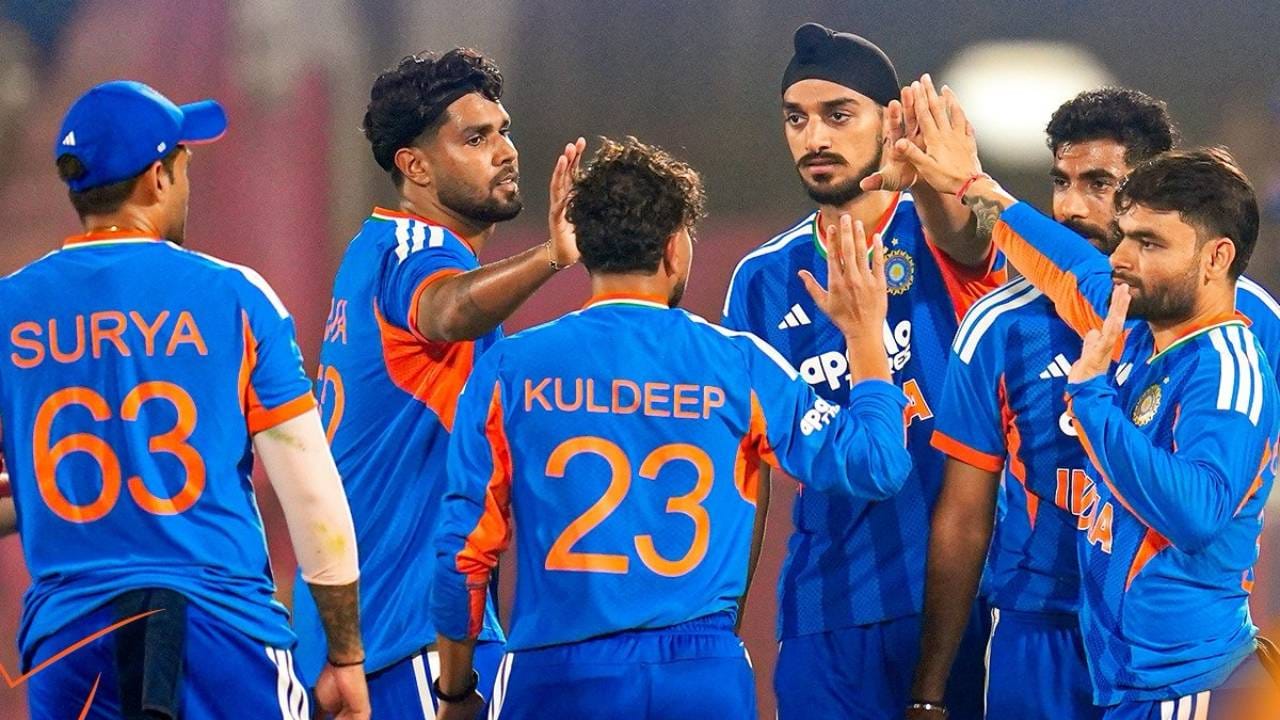 टी20 वर्ल्डकप स्पर्धेत सर्वाधिक सामने जिंकण्याचा मान टीम इंडियाला मिळाला आहे. भारताने आतापर्यंत 36 सामने जिंकले आहेत. तर दोन जेतेपदावर नाव कोरलं आहे. मागच्या पर्वात भारताने एकही सामना गमावला नव्हता. भारताची विजयी टक्केवारी ही 70.6 टक्के आहे. (Photo: BCCI Twitter)