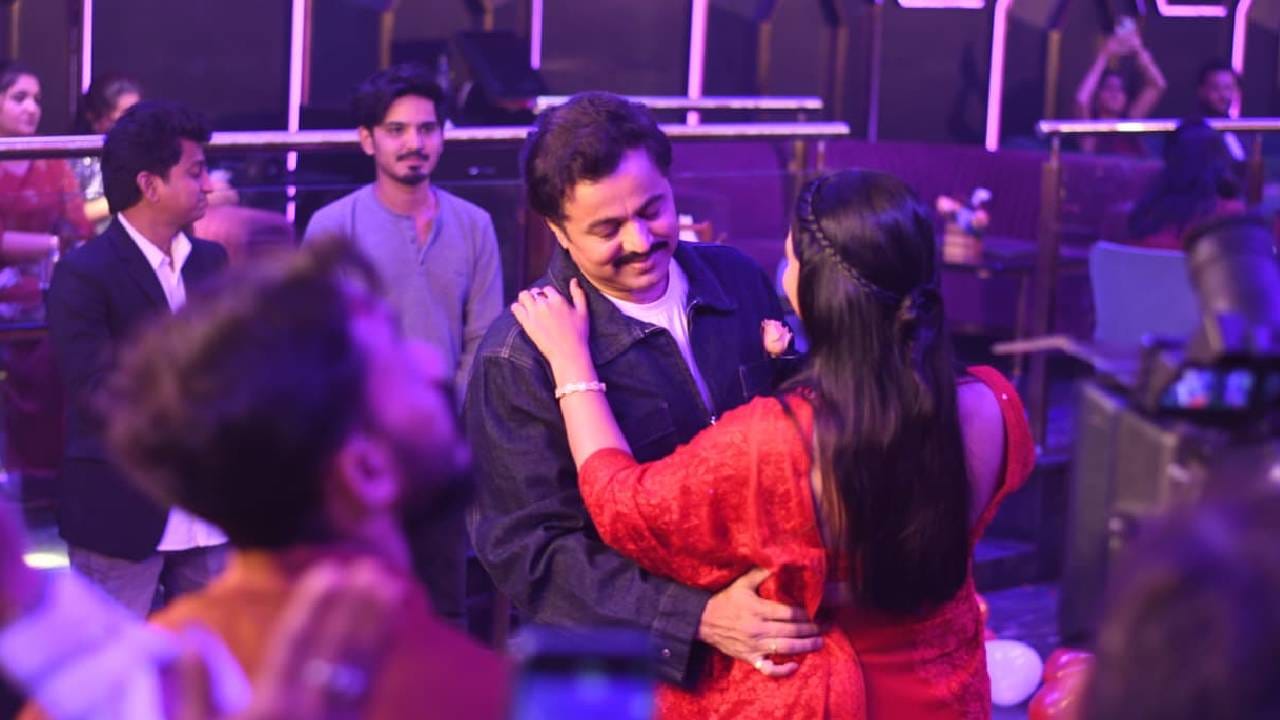 या पार्टीमध्ये समर-स्वानंदीचे खास रोमँटिक क्षण प्रेक्षकांना अनुभवता येणार आहेत. मात्र, या आनंदातही मल्लिका मीठाचा खडा टाकायची योजना आखते. आता रोहन  हे सगळं सहन करणार का? मल्लिकाचा प्लॅन यशस्वी होणार का ? हे पाहणं उत्सुकतेचं ठरणार आहे.
