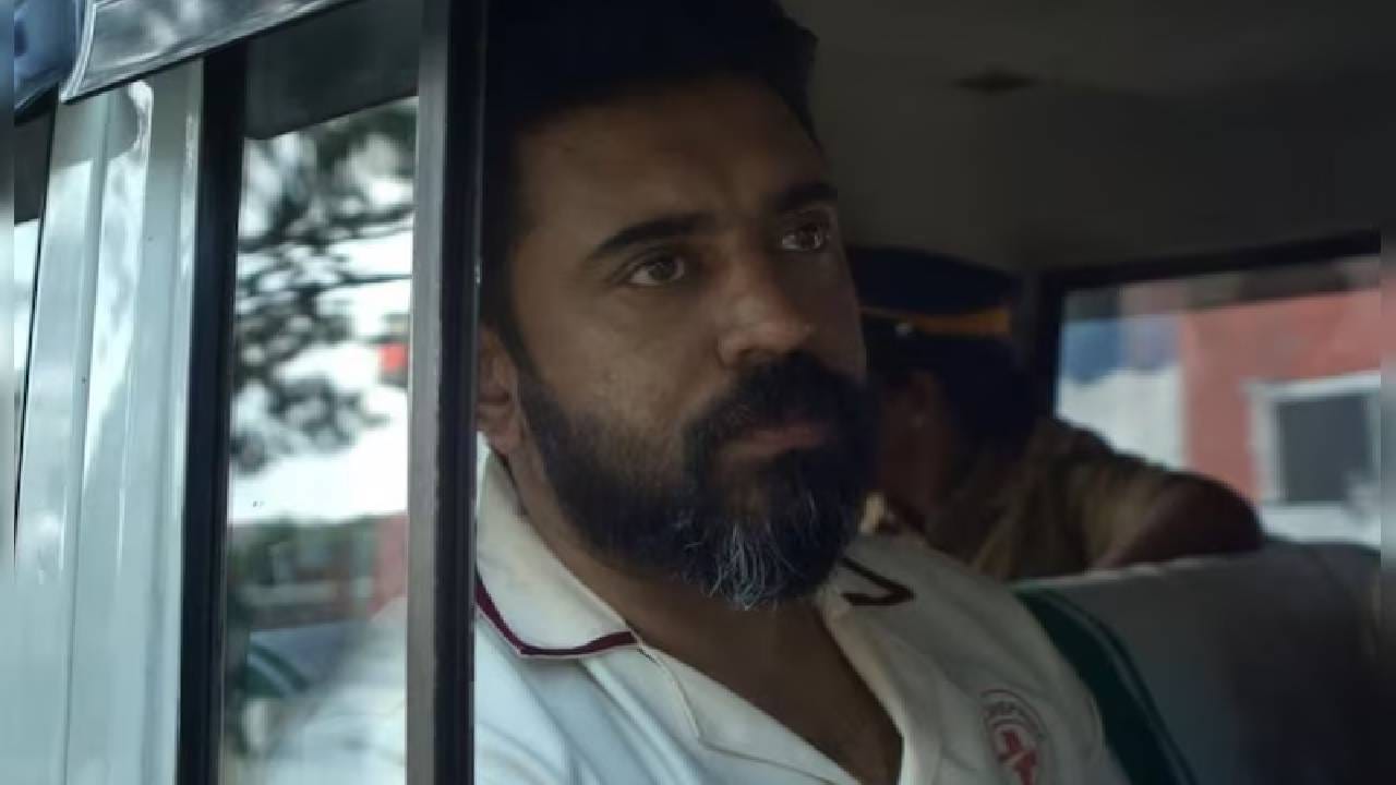 या क्राइम थ्रिलर चित्रपटाची कथा हॉस्पिटलपासून सुरू होते. तेथे ३ दिवसांच्या नवजात मुलीचे अपहरण होते. घटनेनंतर पोलिस तपासात उतरतात आणि त्यांचा संशय हॉस्पिटलमध्ये काम करणाऱ्या एका व्यक्तीवर जातो. पण कथेला नवे वळण मिळते जेव्हा पोलिसांचा संशय मुलीच्या वडिलांवरही जातो.