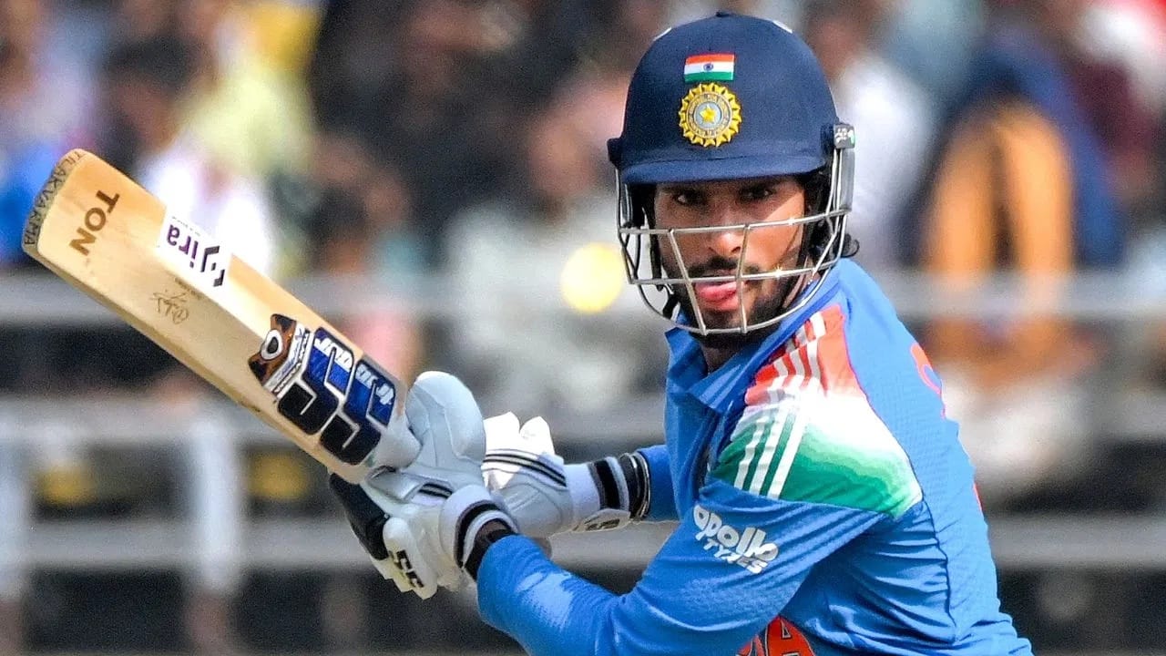 तिलक वर्मा याची टी 20i वर्ल्ड कप स्पर्धेसाठी निवड करण्यात आली आहे. त्यामुळे तिलक या स्पर्धेआधी 2 सराव सामने खेळणार आहे. भारताच्या मुख्य संघातील खेळाडू विश्रांतीवर असताना तिलकसाठी कमबॅक म्हणून हे 2 सामने निर्णायक असणार आहेत. भारतीय संघातील इतर खेळाडू 1 तर तिलक 2 सामने खेळणार आहे. (Photo: PTI)