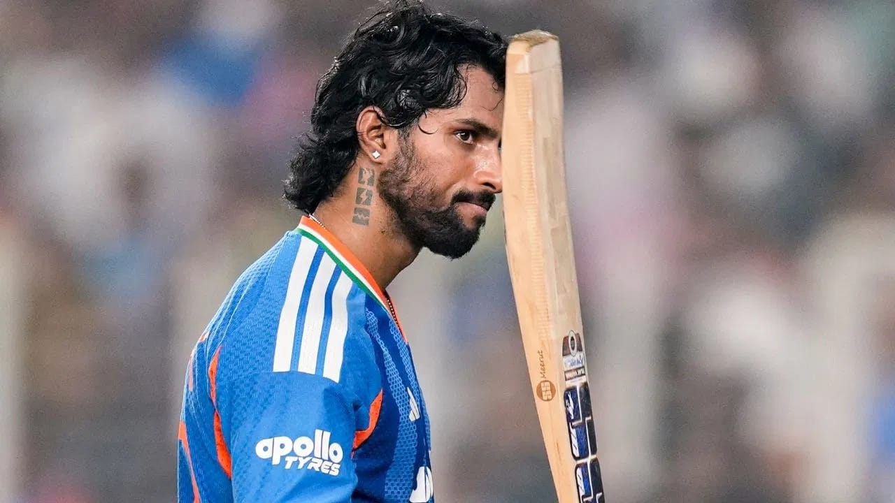 टीम इंडियाचा मधल्या फळीतील प्रमुख फलंदाज तिलक वर्मा फिट झाला आहे. तिलकला दुखापतीमुळे न्यूझीलंड विरूद्धच्या टी 20i मुकावं लागलं होतं. मात्र आता तिलकने दुखापतीवर मात केली आहे. मीडिया रिपोर्ट्सनुसार, बीसीसीआयच्या सेंटर ऑफ एक्सीलेन्सकडून तिलक पूर्णपणे फिट असल्याचं जाहीर करण्यात आलं आहे. (Photo: PTI)