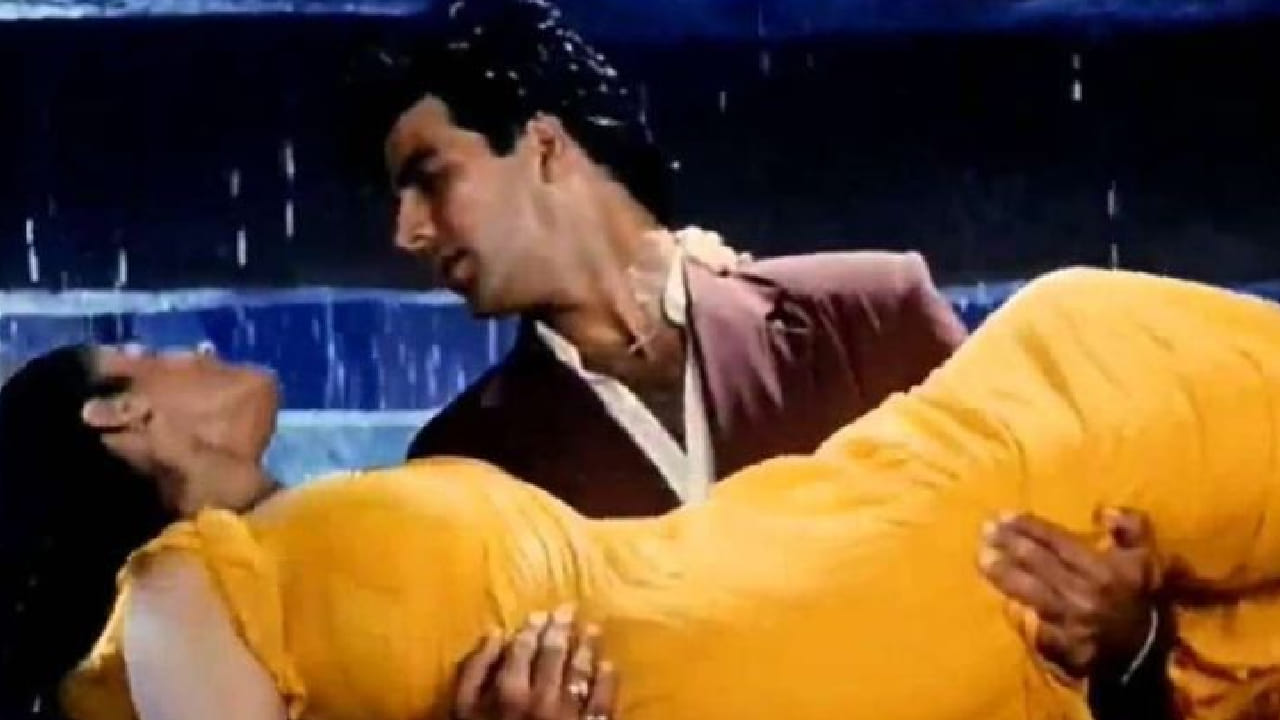 ताप असूनही तिने थंड पाण्यात भिजत शूटिंग केलं आणि अभिनेता अक्षय कुमारसोबत जबरदस्त रोमँटिक परफॉर्मन्स दिला.