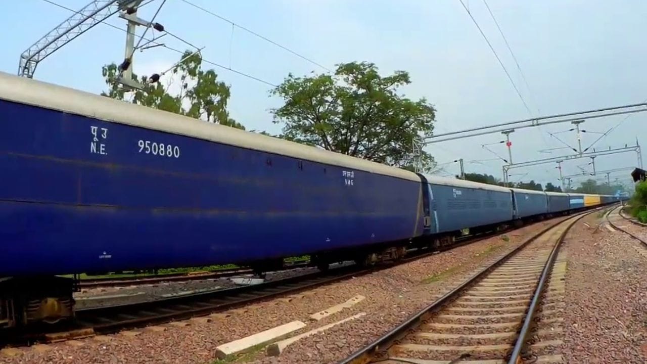 NMG ट्रेन : भारतातील NMG ट्रेनच्या डब्ब्यांना दरवाजा आणि खिडकी नसते.  ही विशेष प्रकारची मालगाडी आहे, जी एका राज्यातून दुसऱ्या राज्यात मौल्यवान वस्तू वाहून नेण्यासाठी वापरली जाते.