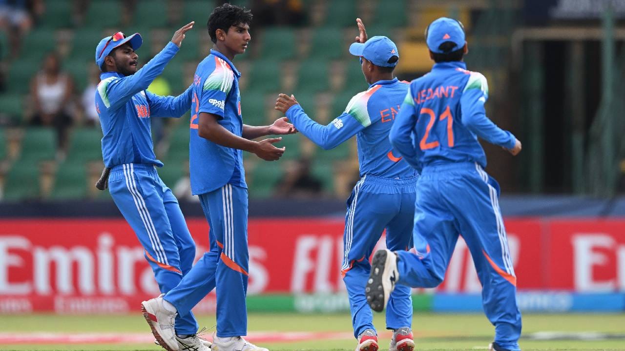 अंडर 19 वनडे वर्ल्डकप 2024 स्पर्धेत बीसीसीआयने प्रत्येक खेळाडूला 30 लाखांची रक्कम दिली होती. तसेच अंडर 19 टी20 वुमन्स वर्ल्डकप संघाला 5 कोटी दिले होते. त्यामुळे बीसीसीआय या वेळेसही रक्कम देईल यात काही शंका नाही. (Photo- BCCI Twitter)