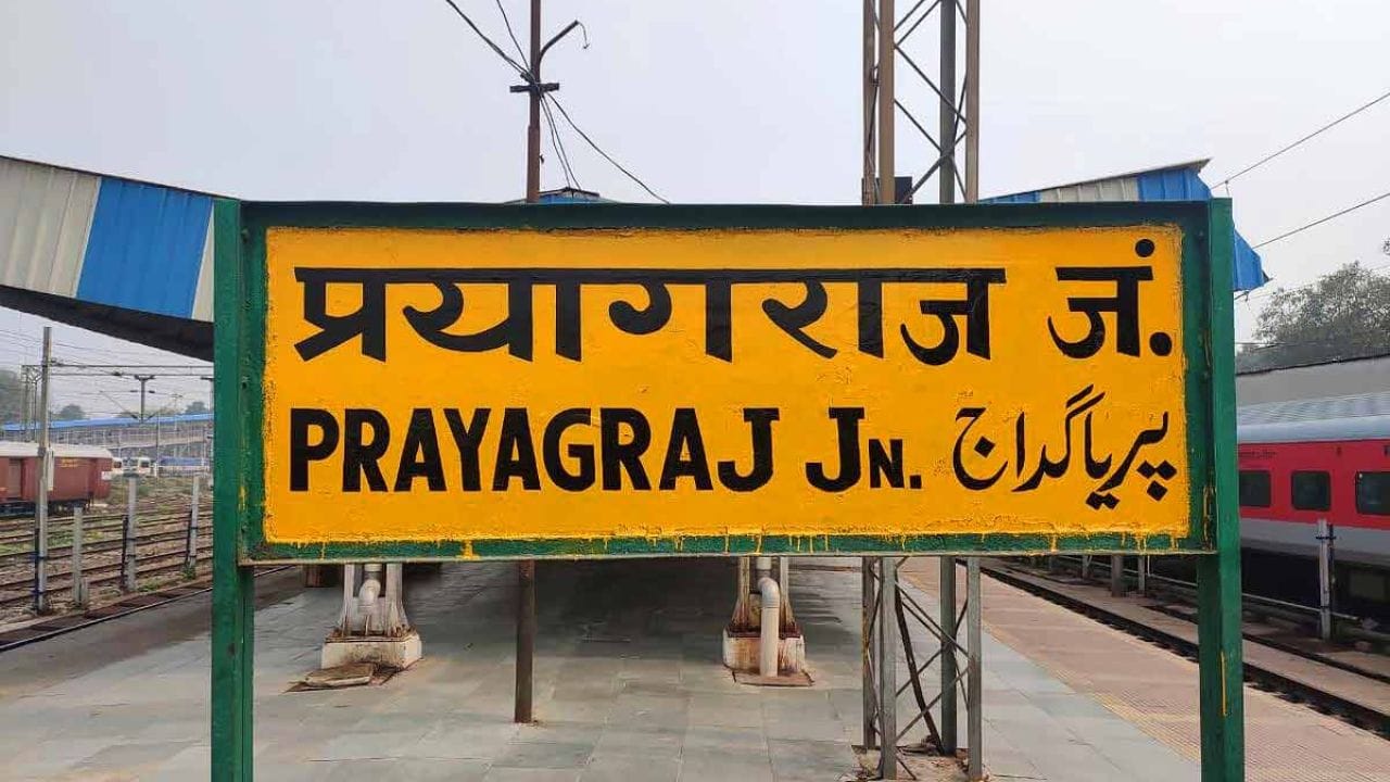 विविधता: या 75 जिल्ह्यांमध्ये लखीमपूर खेरी हा क्षेत्रफळाच्या दृष्टीने सर्वात मोठा जिल्हा आहे, तर हापूर हा सर्वात लहान जिल्हा मानला जातो. प्रयागराज हा सर्वाधिक लोकसंख्या असलेला जिल्हा आहे.