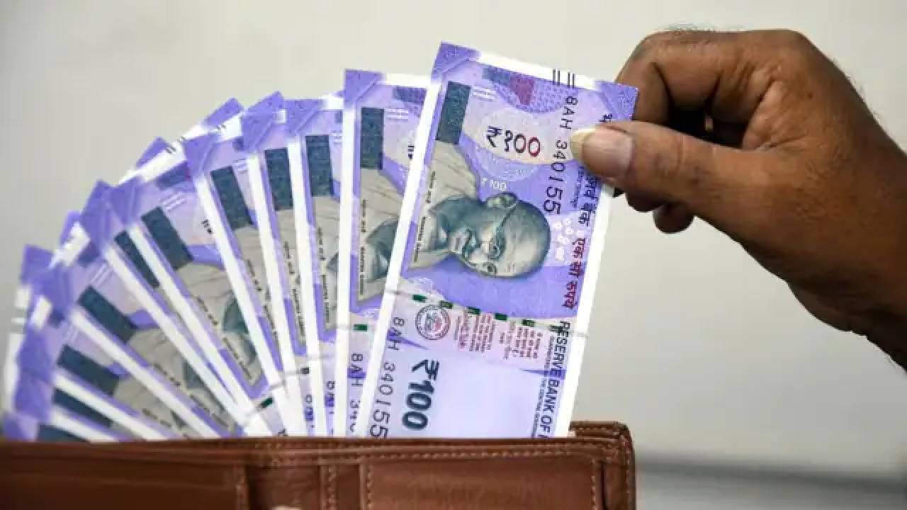 तिमाही निकालानंतर कंपनीने गुंतवणूकदारांना प्रत्येक शेअरवर  29.59 रुपयांचा अंतिरम लाभांश जाहीर केला आहे.  लाभांश, या शेअरच्या फेस व्हॅल्यूच्या 1480 टक्के आहे. या डिव्हिडंडची रेकॉर्ड डेट  2 मे 2026 ही आहे. बाजारात सध्या मोठा उलटफेर सुरू आहे. 