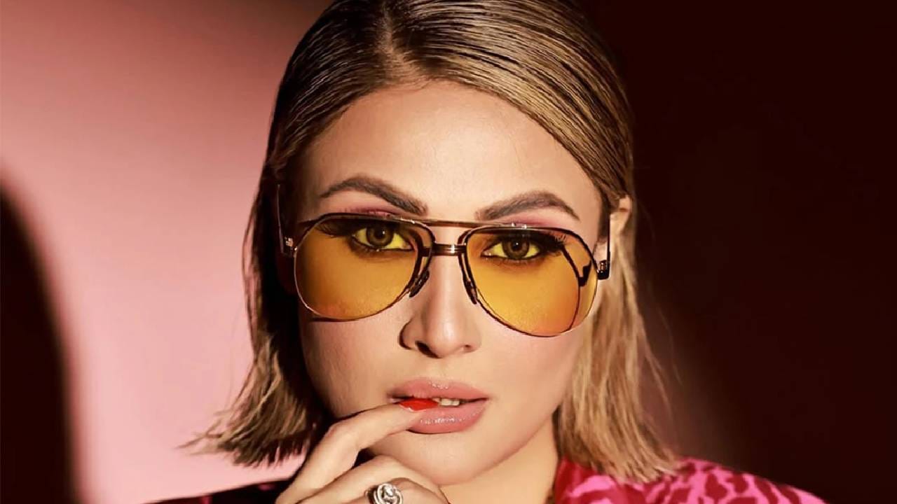 'कसौटी जिंदगी की' या मालिकेत कोमोलिकाची भूमिका साकारून अभिनेत्री उर्वशी ढोलकियाला प्रचंड लोकप्रियता मिळाली. वयाच्या 17 व्या वर्षी तिने काही बोल्ड आणि बी-ग्रेड चित्रपटांमध्ये काम केलं होतं. 
