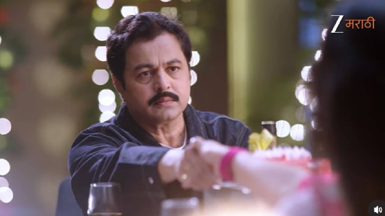 'झी मराठी' वाहिनीवरील 'वीण दोघांतली ही तुटेना' या मालिकेचं कथानक अत्यंत रंजक वळणावर येऊन पोहोचलं आहे. यामध्ये नुकतंच अंशुमनचं खरं रुप सर्वांसमोर आलं आहे. त्यामुळे स्वानंदीबद्दल समरच्या मनात थोडा का होईना विश्वास निर्माण झाला आहे. 
