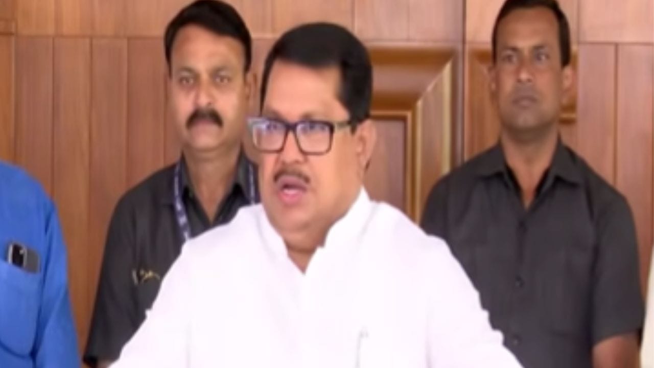 ... म्हणून हा कट शिजला, अन् ठिणगी पडली! विजय वडेट्टीवारांचा गंभीर आरोप ... म्हणून हा कट शिजला, अन् ठिणगी पडली! विजय वडेट्टीवारांचा गंभीर आरोप