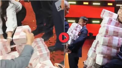 Video: बॉसने दिला जबरदस्त बोनस! नोटांचे बंडल ठेवत म्हणाला, घ्या, जितके घेऊ शकता तितके घ्या!