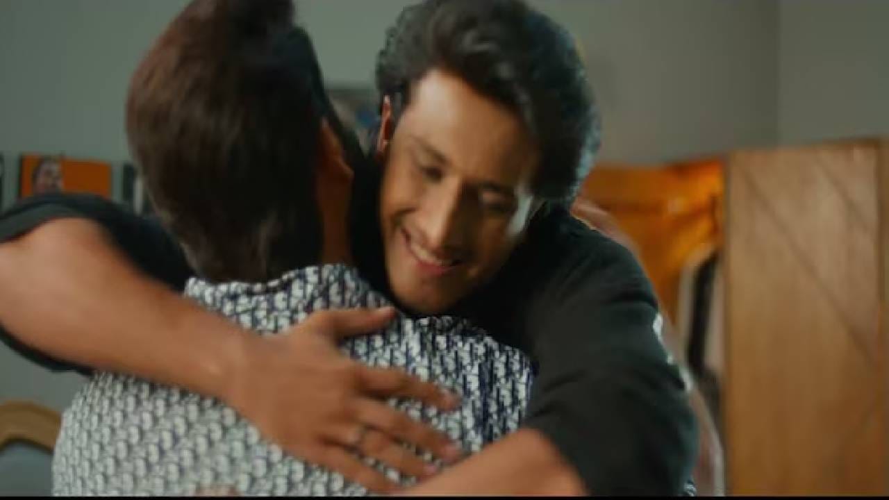 अशाच एका चित्रपटाने प्रदर्शनापूर्वी बरीच चर्चा घडवून आणली होती. मात्र थिएटरमध्ये प्रदर्शित होताच तो फ्लॉप झाला. मोठा बजेट, दमदार व्हिज्युअल्स आणि एका मोठ्या सुपरस्टारची भूमिकासुद्धा या चित्रपटाला वाचवू शकली नाही. परिस्थिती अशी निर्माण झाली की हा चित्रपट त्याच्या बजेट्या 10 टक्केही  कमाई करू शकला नाही. 
