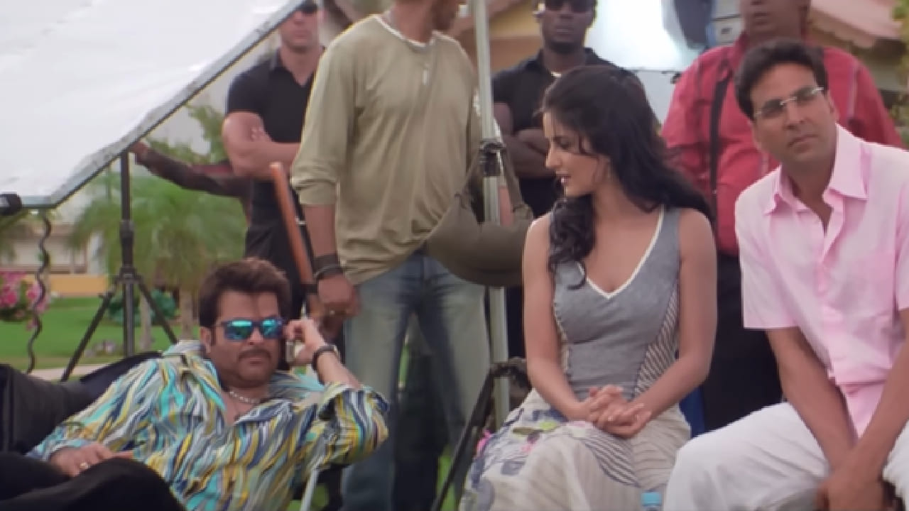 2015 मध्ये या चित्रपटाचा सिक्वेल वेलकम बॅक प्रदर्शित झाला. या भागात नसीरुद्दीन शाह, डिंपल कपाडिया यांसारखे नवे कलाकार सहभागी झाले. सुमारे 48 कोटी रुपयांच्या बजेटमध्ये तयार झालेल्या या चित्रपटाने जगभरात 167.37 कोटी रुपयांची कमाई केली.