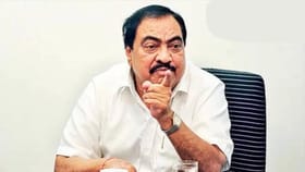 त्या प्रकरणात अडचणी वाढल्या, एकनाथ खडसे यांना दणका, थेट वॉरंट.