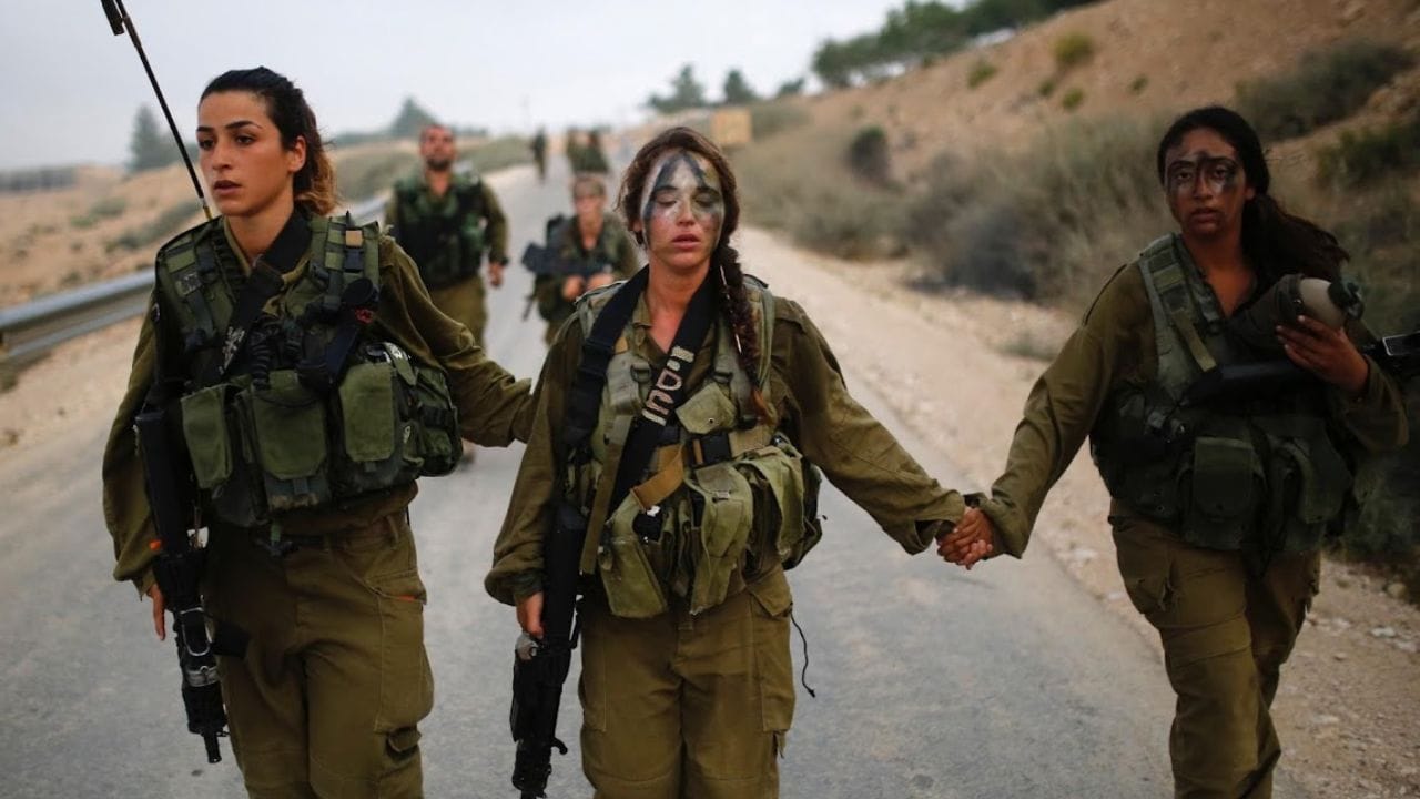 सैनिकांची संख्या: इस्रायलची लोकसंख्या सुमारे 9 कोटी असून तिथे महिला सैनिकांची संख्या साधारण 15 लाख इतकी मोठी आहे.