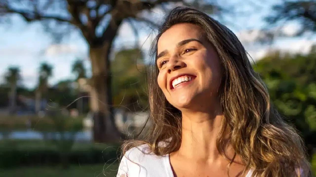 स्नायूंचे प्रमाण कमी होऊ लागते, हाडांचे झीज होण्याचा धोका वाढतो आणि हार्मोनल असंतुलन ही एक सामान्य समस्या बनते. ज्यामुळे महिलांनी आरोग्याकडे लक्ष द्यायला हवे. 