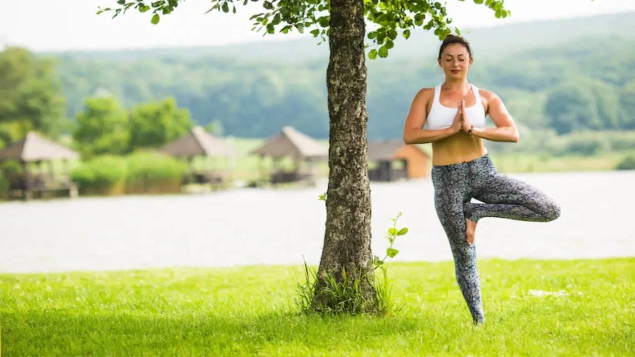 निरोगी खाण्यावर भर द्या. हिरव्या भाज्या आणि कडधान्याचा आपल्या आहारात समावेश करा. शिवाय वेळ मिळेल तसा व्यायाम करण्यावरही भर द्या. 