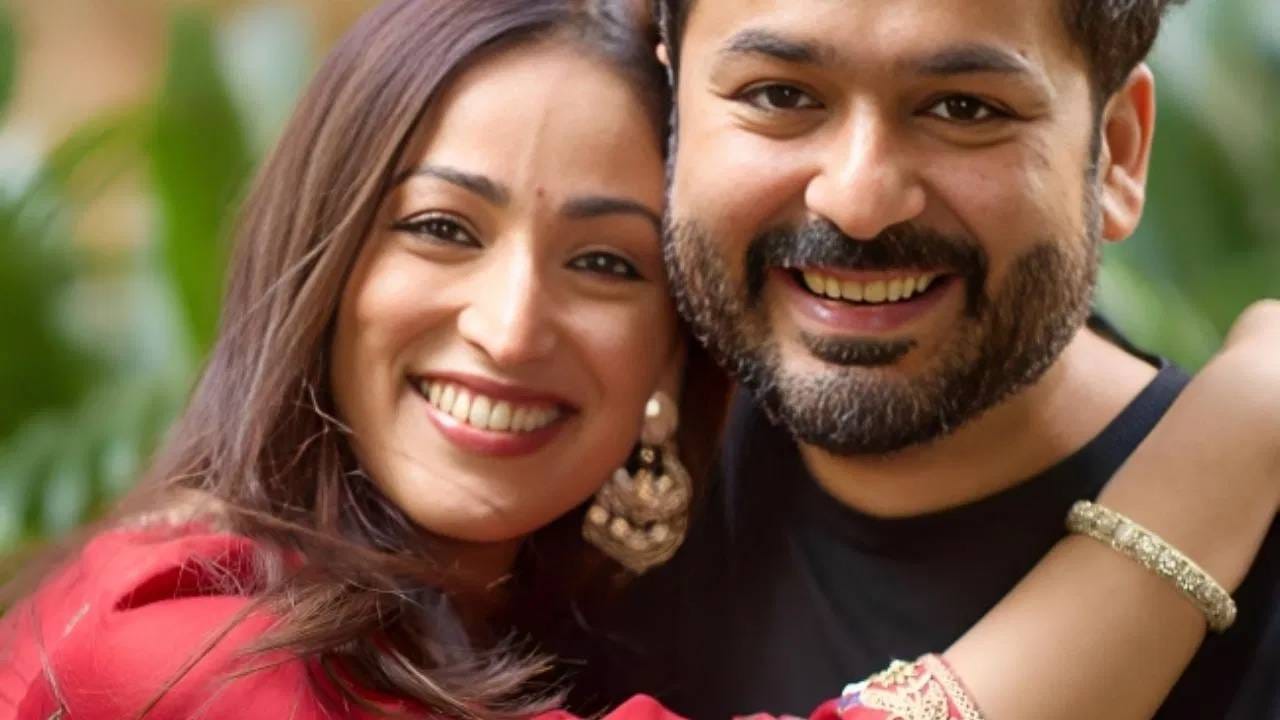 पुढे ती म्हणाली - " मी यामीला सांगितलं की बॉलिवूडमध्ये जे हरवले होतं ते परत आणलंत.  आदित्यने चित्रपटसृष्टीत तीच जादू परत आणली आहे जी बऱ्याच काळापासून गायब होती. पुष्पा, केजीएफ आणि आता धुरंधर सारखे चित्रपट पाहून प्रेक्षकांना खरा दिलासा मिळाला आहे, कारण यामध्ये नायक खरोखरच नायकासारखा दिसतो. लोकांना त्यांच्या मातीच्या आणि त्यांच्या देशाच्या समस्यांशी संबंधित कथा पहायच्या असतात, जिथे नायक धमाकेदारपणे गोष्टी व्यवस्थित करतो,असं मी तिला सांगितल्याचं रवीनाने नमूद केलं. 