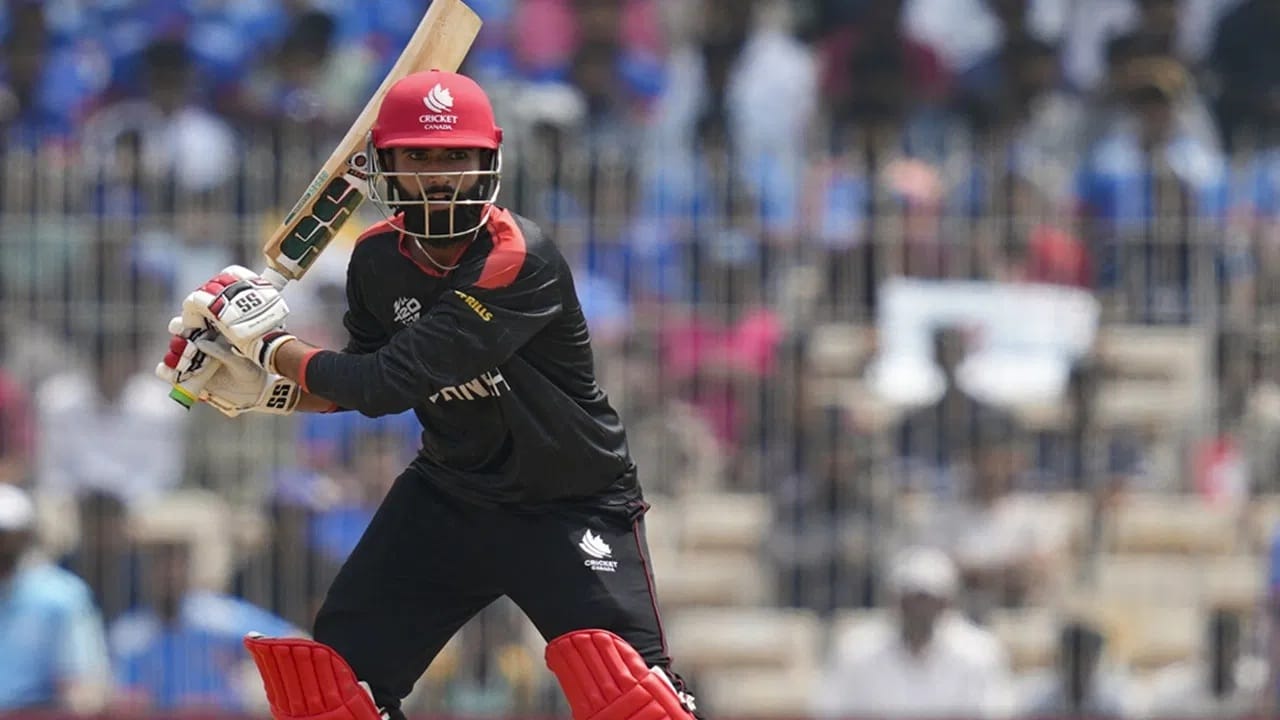 युवराजने या शतकासह आणखी काही खास विक्रम केले आहेत. युवराजने टी 20I वर्ल्ड कप स्पर्धेच्या इतिहासात शतक करणारा सर्वात युवा फलंदाज हा बहुमान मिळवला आहे. युवराजने यासह पाकिस्तानच्या अहमद शहजाद याला मागे टाकलं. शहजादने 2016 साली झालेल्या टी 20I वर्ल्ड कप स्पर्धेत 22 वर्ष 127 व्या दिवशी शतक पूर्ण केलं होतं. (Photo Credit : PTI)