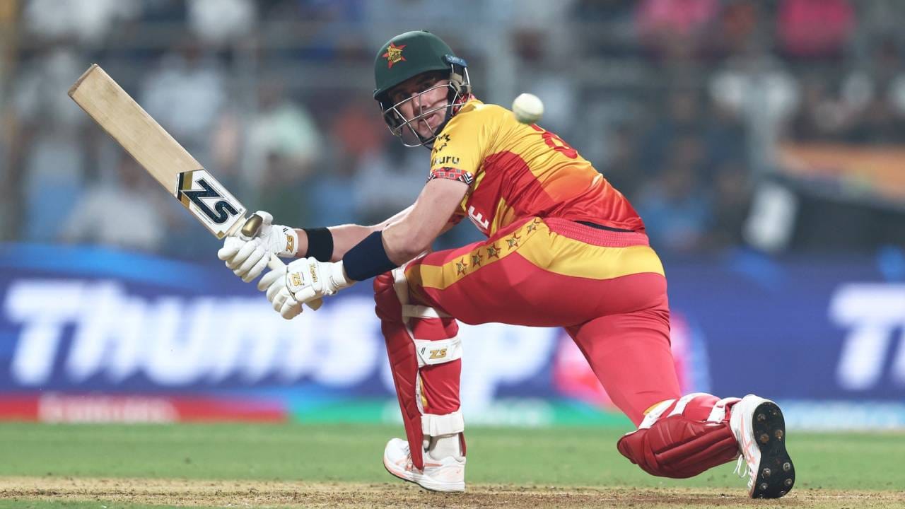 वेस्ट इंडिज झिम्बाब्वे सामना क्रिकेट चाहत्यांसाठी खूप खास होता. या सामन्यात चौकार आणि षटकारांचा वर्षाव झाला. दोन्ही संघांनी मिळून इतिहास रचला. वेस्ट इंडिज-झिम्बाब्वे दोन्ही संघांनी मिळून षटकारांचा विक्रम आपल्या नावावर केला आहे. (Photo- Zimbabwe Cricket Twitter)