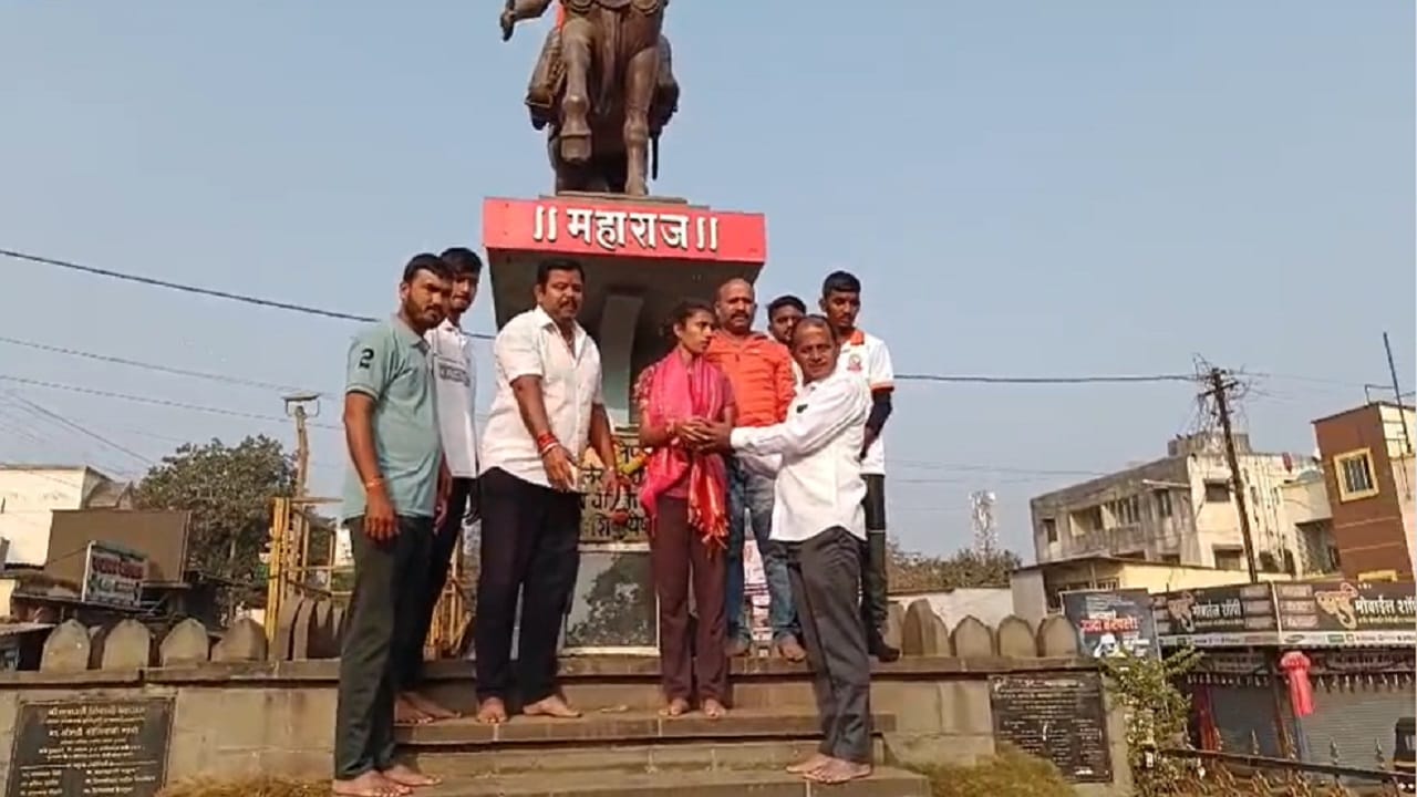 दरम्यान, भोरचे उपविभागीय अधिकारी डॉ विकास खरात, तहसिलदार राजेंद्र नजन यांच्याकडून तिचे अभिनंदन आणि स्वागत करण्यात आलं. भोर प्रशासनाकडून तिची निवास आणि भोजनाची व्यवस्था करण्यात आली आहे. 