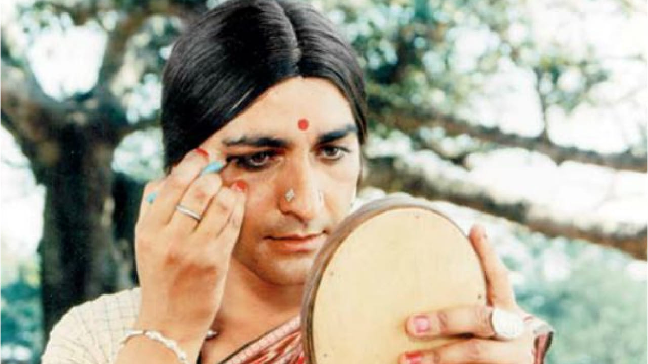 1997 साली फ्रान्समधील Valenciennes येथे आयोजित वैलेंसिएन्स फिल्म फेस्टिव्हलमध्ये ‘दायरा’ या चित्रपटातील किन्नर भूमिकेसाठी निर्मल पांडे यांना ‘बेस्ट एक्ट्रेस’चा पुरस्कार प्रदान करण्यात आला. चित्रपटात सोनाली कुलकर्णीचीही प्रमुख भूमिका होती.