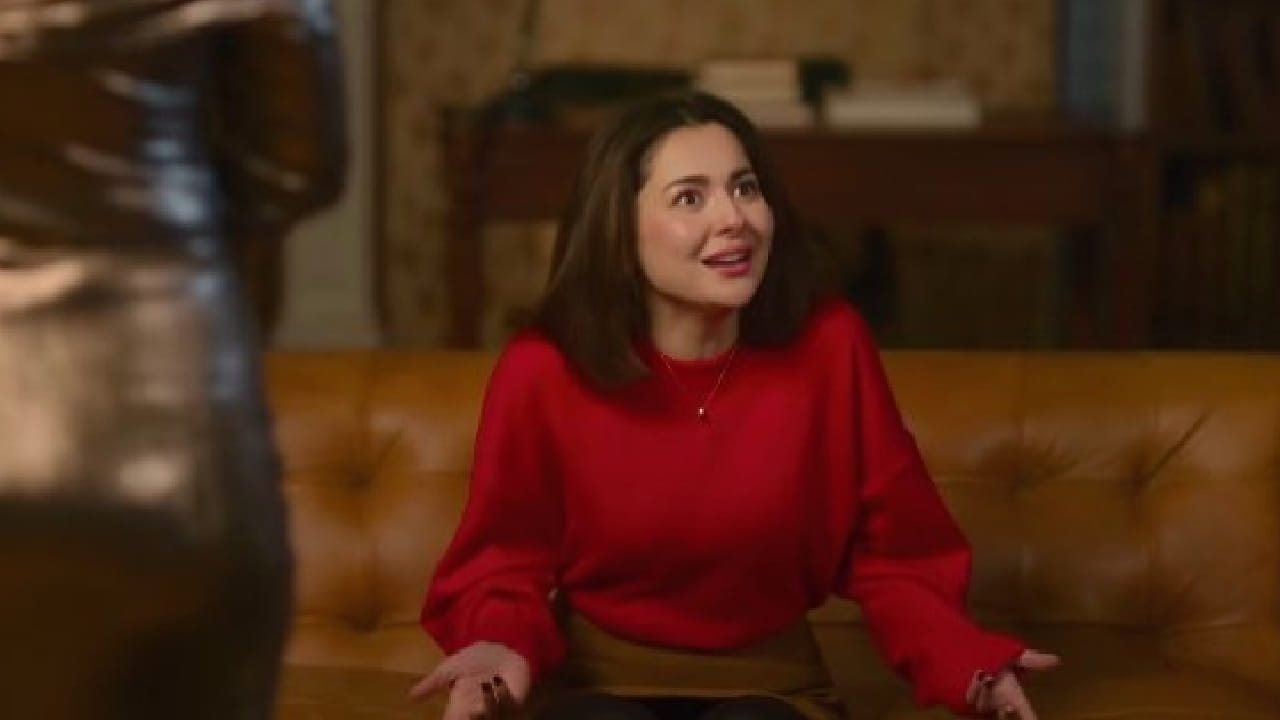 हानियाने आपले शालेय शिक्षण रावलपिंडी आणि Islamabad येथे पूर्ण केले. शिक्षणादरम्यानच तिला मॉडेलिंग आणि अभिनयाची आवड निर्माण झाली. 2016 साली प्रदर्शित झालेल्या Janaan या पाकिस्तानी चित्रपटातून तिने अभिनय क्षेत्रात पदार्पण केले आणि पहिल्याच चित्रपटातून लक्ष वेधून घेतले.