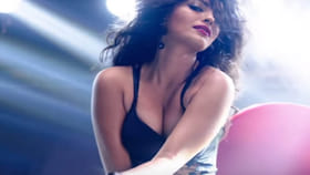 सौंदर्यासोबत सोनाली राऊत आहे खूपच बोल्ड, शेवटचा फोटोमुळे झालेली ट्रोल.