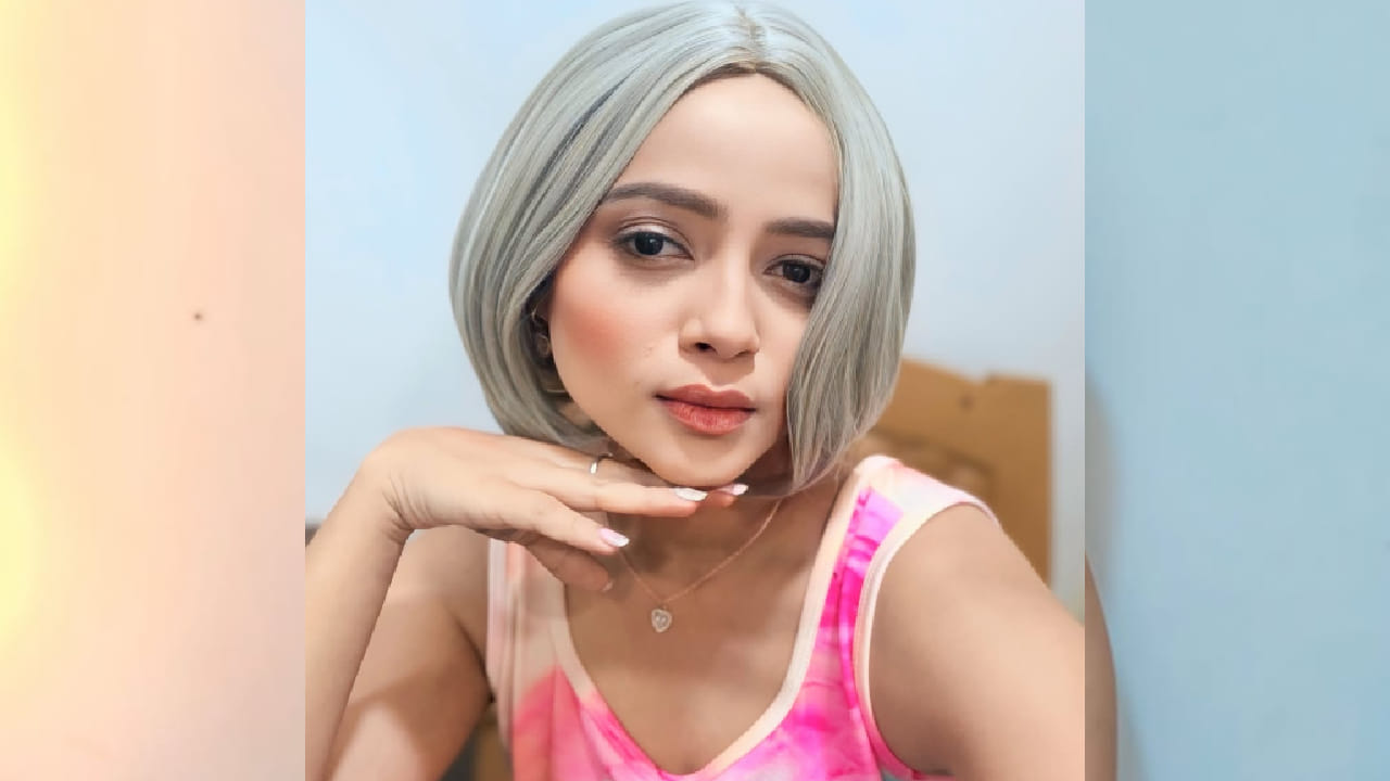 काहींनी तिच्या सौंदर्याचे आणि आत्मविश्वासपूर्ण व्यक्तिमत्त्वाचे कौतुक करत 'अतिशय सुंदर' अशा प्रतिक्रिया दिल्या.