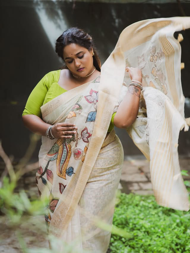 वनिता खरातचा नवीन लुक चर्चेत, साडीमधील फोटोंनी वेधलं लक्ष