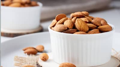 मातांनो... तुम्हीही ही चूक करत नाही ना? बाळ हेल्दी व्हावं म्हणून दिला बदाम, तोच ठरला असता काळ ! चिमुकल्यासोबत जे घडलं..