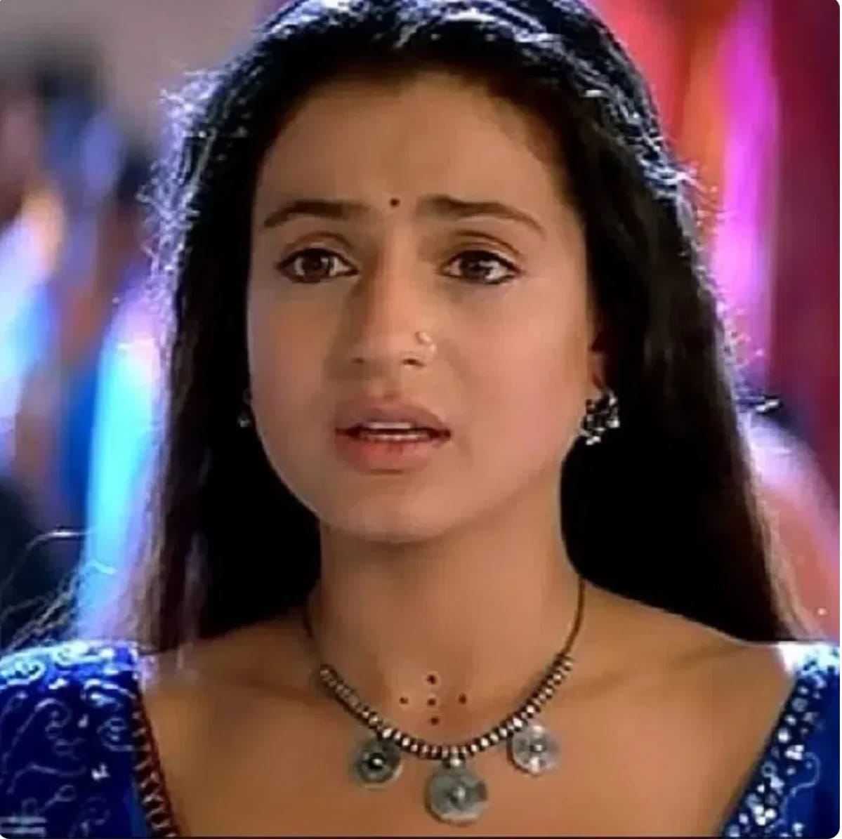 अमीषा पटेल - अमिषा पटेल हीने ऋतिक रोशन सोबत 'कहो ना प्यार है'मधून करियरची जोरदार सुरुवात केली. आता तिचे वय ५० च्या पुढे गेले असले तरी तिचे लग्न झालेले नाही. तिला गदर चित्रपटाने पुन्हा नवीन ओळख मिळाली. मात्र,   आता तिचे वय चेहऱ्यावर दिसत असल्याने करियरची गाडीही रखडली आहे.