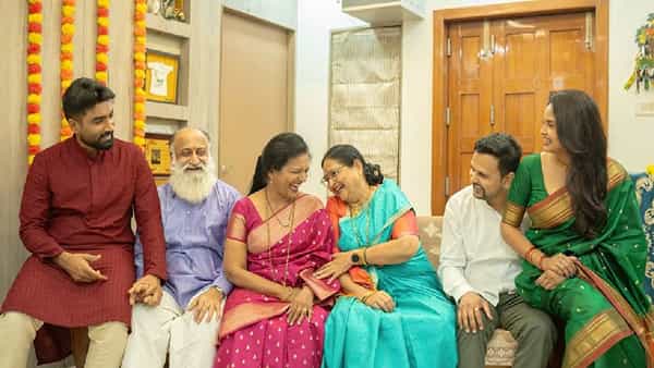 2012 मध्ये प्रदर्शित झालेला 'शाळा' हा चित्रपट चांगलाच गाजला होता. या चित्रपटाने प्रेक्षकांची मनं जिंकली होती. 'शाळा'मधला साधाभोळा आणि हुशार विद्यार्थी मुकुंद अनेकांना भावला होता. अभिनेता अंशुमन जोशीने ही भूमिका साकारली होती.