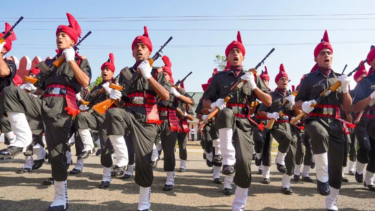 वैद्यकीय आणि विशेष रजा: वार्षिक आणि किरकोळ रजेव्यतिरिक्त, जवानांना आजारपण किंवा इतर काही अत्यंत महत्त्वाच्या कारणांसाठी विशेष वैद्यकीय रजा (Medical Leave) घेण्याची तरतूद आहे.