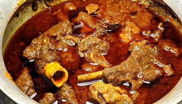 भारत हा सर्वाधिक बिफ निर्यात करणाऱ्या देशांच्या यादीमध्ये सामील आहे. भारतातील बिफ इतर अनेक देशांत पाठवले जाते. बिफ निर्यातीच्या माध्यमातून भारताला मोठा महसूल मिळतो. भारताकडून कोणकोणते देश बिफ खरेदी करतात हे जाणून घेऊ या... 