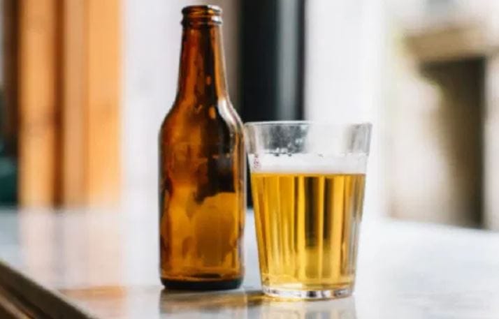 मद्यप्रेमी आता मद्यांची किंमत किती रुपयांनी वाढली आहे, याबाबतची माहिती शोधत आहेत. याच पार्श्वभूमीवर 1000 रुपयाच्या मद्याची बॉटल महागली आहे का? आता तीच बॉटल किती रुपयांना मिळणार? हे जाणून घेऊ या... 