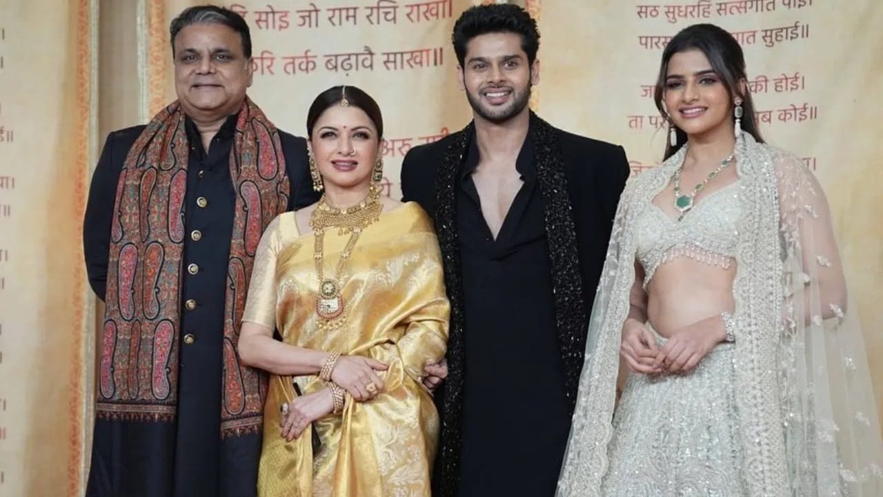 भाग्यश्री आणि हिमालय यांना लग्नानंतर दोन मुले झाली. या जोडप्याला एक मुलगी, अवंतिका दसानी आणि एक मुलगा, अभिमन्यू दसानी आहे. त्यांच्या आईप्रमाणेच, दोघांनीही अभिनय क्षेत्रात काम केलं आहे. 