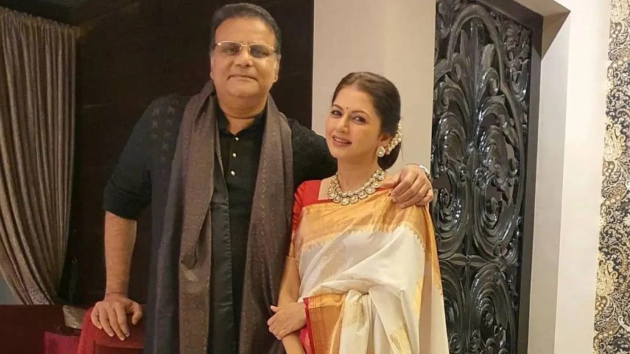 भाग्यश्रीने 37 वर्षांपूर्वी बॉलिवूडमध्ये पदार्पण केलं. त्यावेळी अभिनेत्री हिमालय दासानीसोबत रिलेशनशिपमध्ये होती. त्याच वर्षी तिने त्याच्याशी लग्न केलं आणि हळूहळू अभिनेत्री बॉलिवूड जगतापासून दूर राहू लागली.