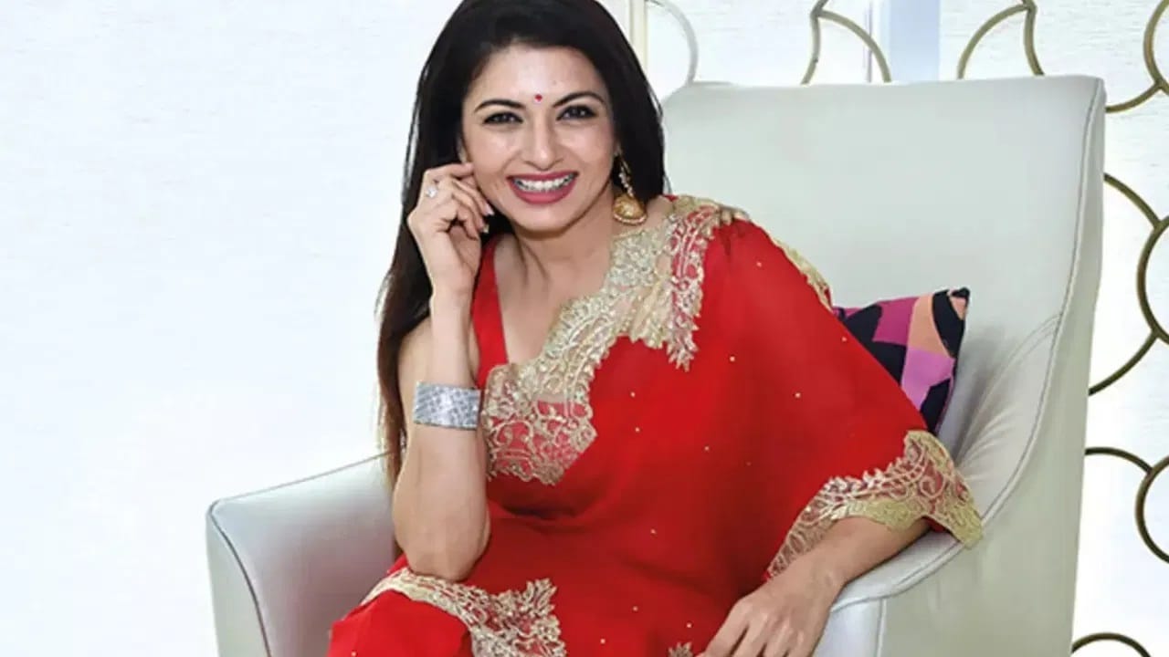 आता भाग्यश्री मोठ्या पडद्यावर सक्रिय नसली तरी, सोशल मीडियावर कायम सक्रिय असते सोशल मीडियावर अभिनेत्रीचे 26 लाखांपेक्षा देखील अधिक फॉलोअर्स आहे. चाहत्यांच्या संपर्कात राहण्यासाठी अभिनेत्री कायम स्वतःचे फोटो आणि व्हिडीओ सोशल मीडियावर पोस्ट करत असते. 