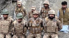 पाकिस्तानला सर्वात मोठा धक्का; सैनिकांना बंदी बनवून थेट...फोटो समोर.