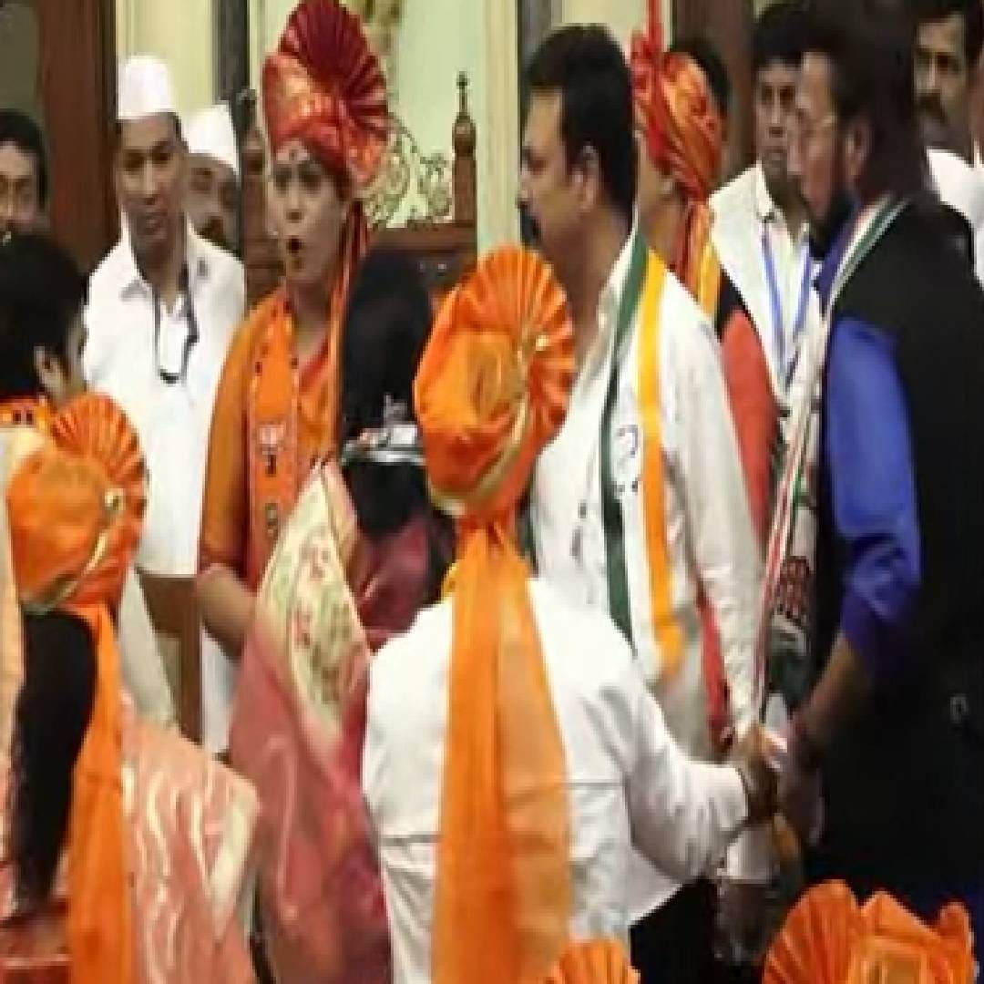 मुंबई महापालिकेची निवडणूक तीन वर्षांपासून रखडली होती. अखेर सर्वोच्च न्यायालयाच्या आदेशाने नवीन वर्षात 2026 रोजी ही निवडणूक पार पडली. मुंबई महापालिकेत महायुतीच शासन असणार आहे. केंद्र, राज्यापाठोपाठ आता मुंबई महापालिकेतही भाजप-शिवसेना सत्तेवर आली आहे. 