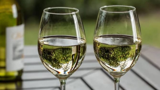 दारू महागली, आता 1000 रुपयांची बॉटल किती रुपयांना मिळणार?