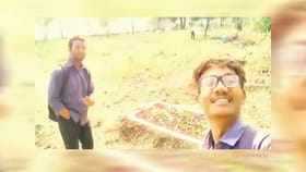 कब्रस्तानात रीलबाजी ! व्हिडीओ बनवत कबरींवरील नावांची थट्टा....