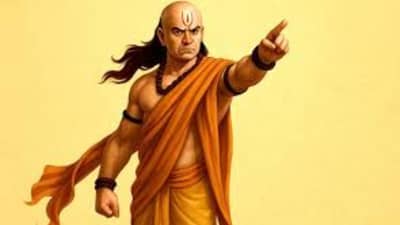 Chanakya Niti : या तीन गोष्टींपासून दूर रहा, ठरू शकतात मृत्यूचं कारण, चाणक्य काय सांगतात?