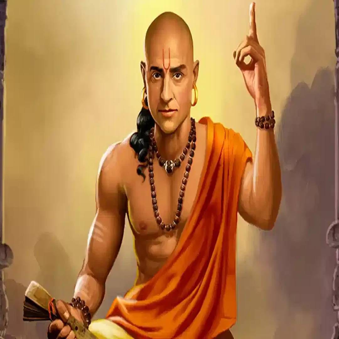 चाणक्य म्हणतात कुठल्याही नात्याचा पाया विश्वास असतो. पण काही लोक विनाकारण खोटं बोलत असतात. वेळ प्रसंगी ते तुमच्याविरोधात काम करु शकतात. अशा लोकांवर जास्त विश्वास ठेवणं नुकसानदायक ठरु शकतं.